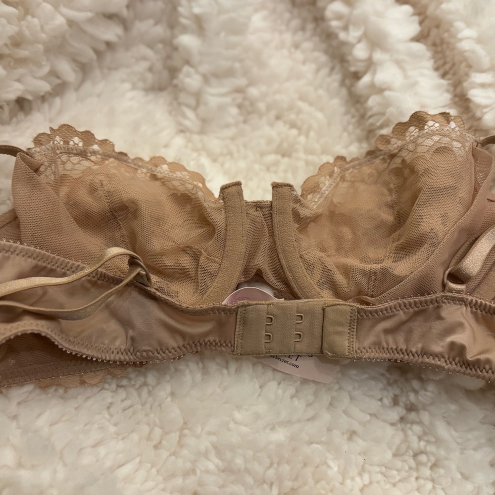 NWT Victoria’s Secret Lace Underwire Bra 34B - Picture 2 of 6